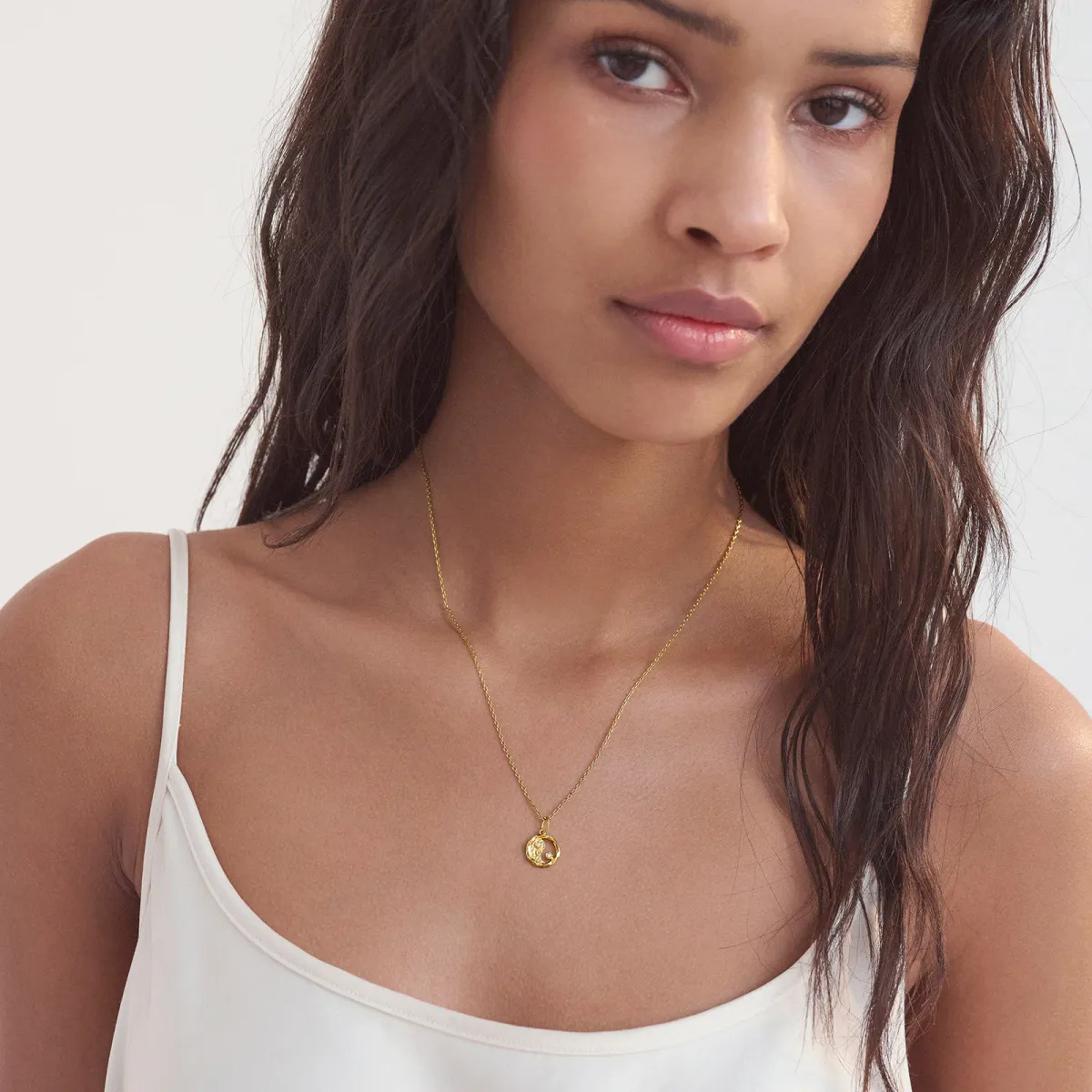 Dualism Pendant, Maanesten