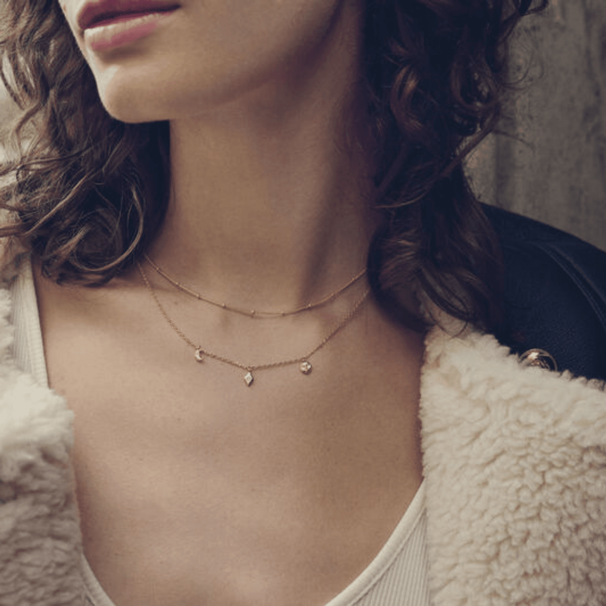 Lea smykke, Maanesten