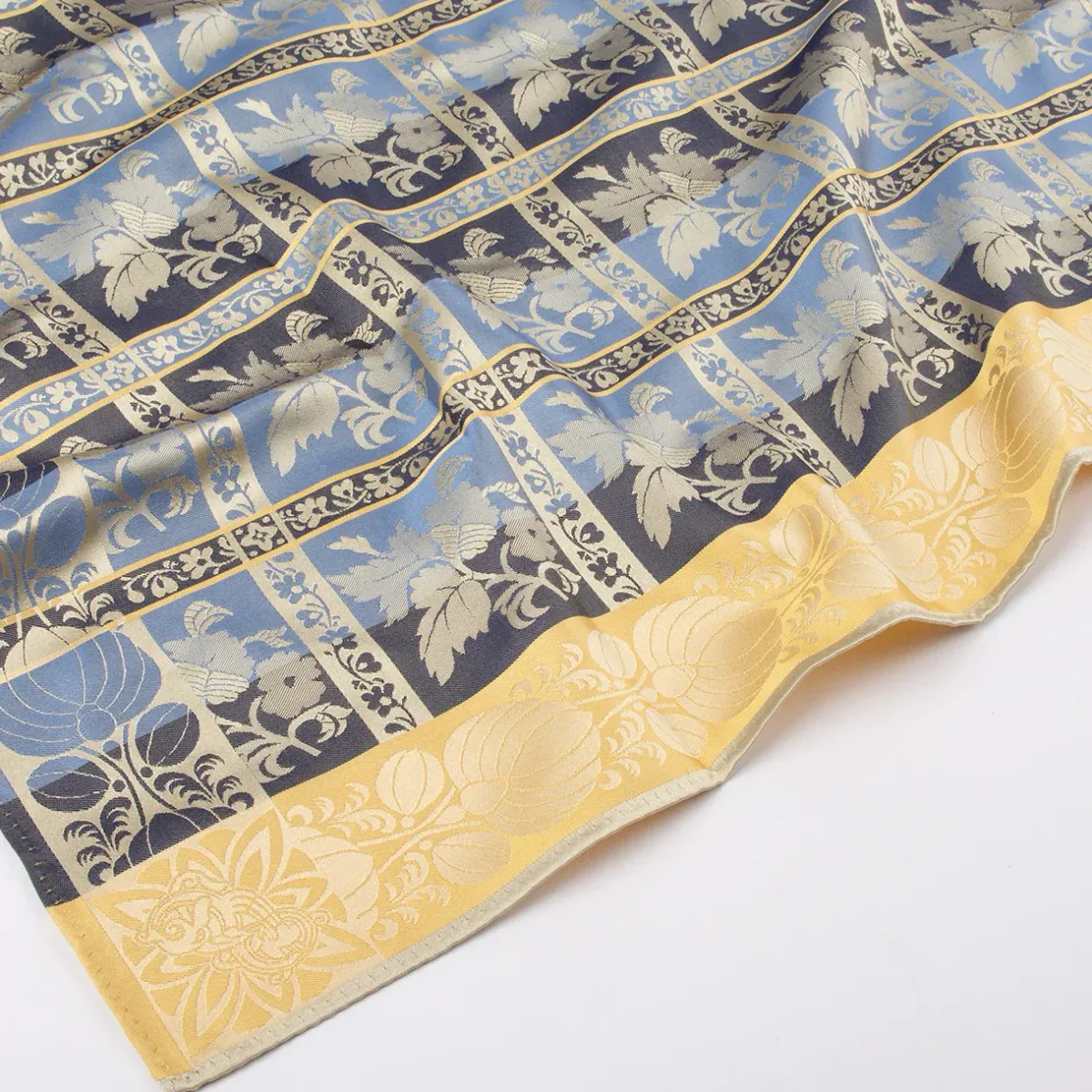 Mimmi Silkeskjerf nr 087