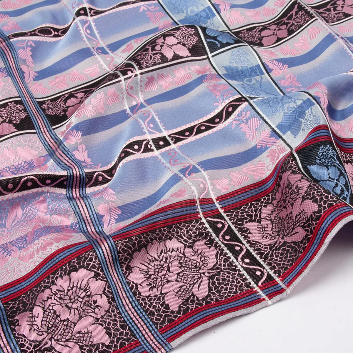 Eufemia Silkeskjerf nr 007