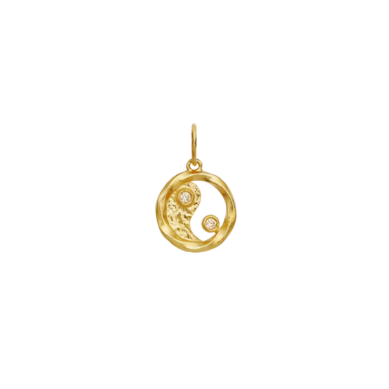 Dualism Pendant, Maanesten