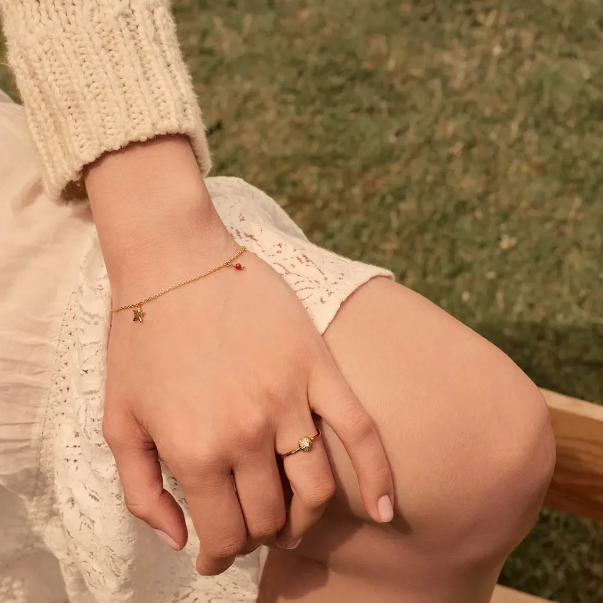 Gabby Armbånd, Maanesten